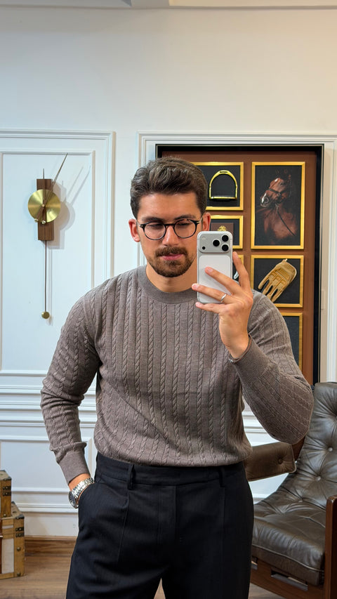 Saxon Cable-knit Crewneck 01